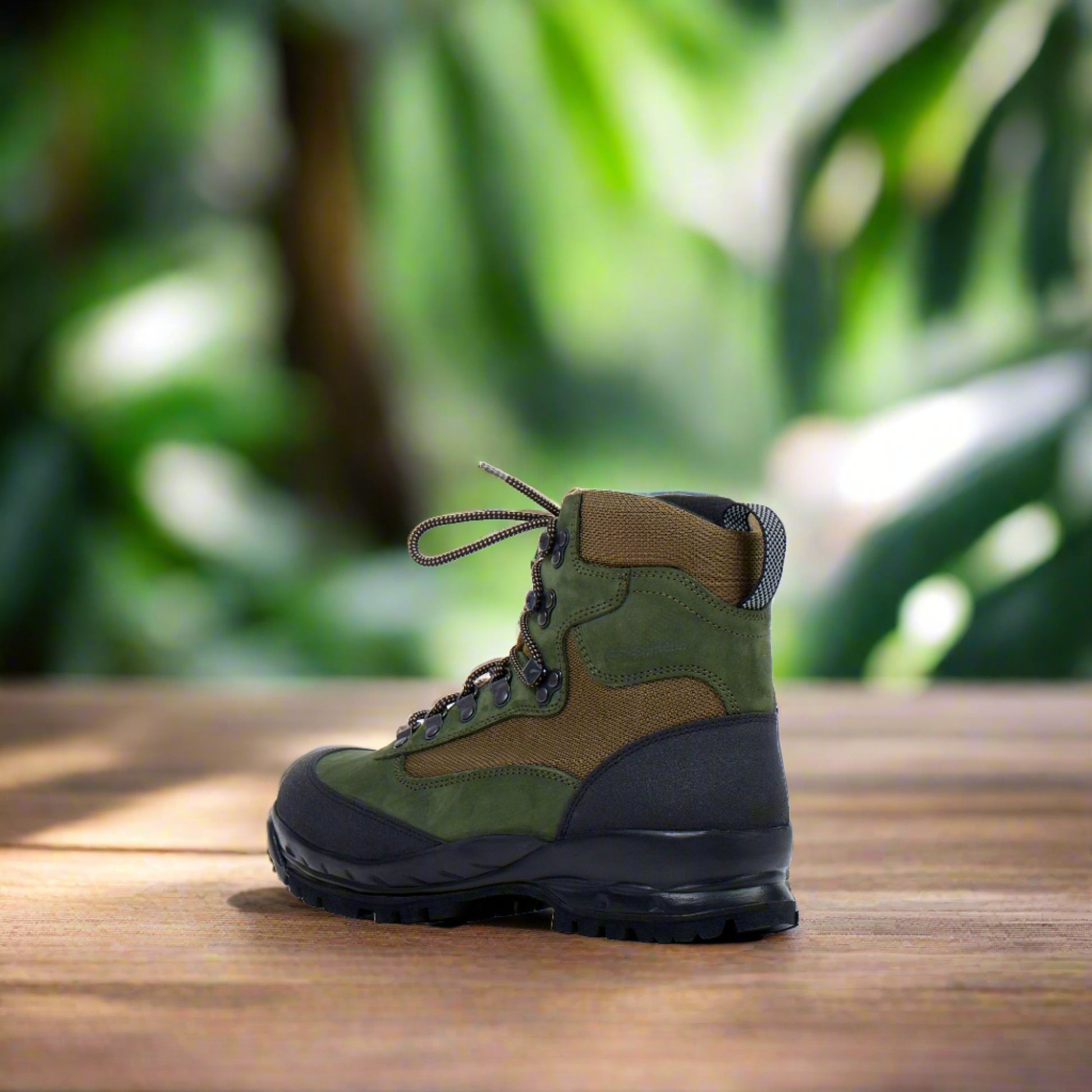 Hiking boots 550 Green / Olive - Aurora Corner Shop